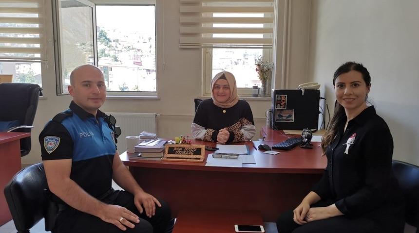 Hakkari polisi takdir topluyor