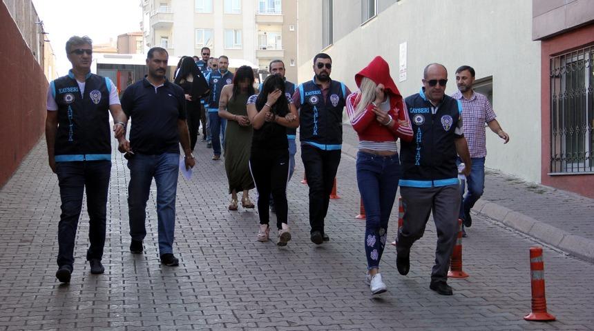 Kayseri'de fuhuş operasyonu: 9 g&ouml;zaltı