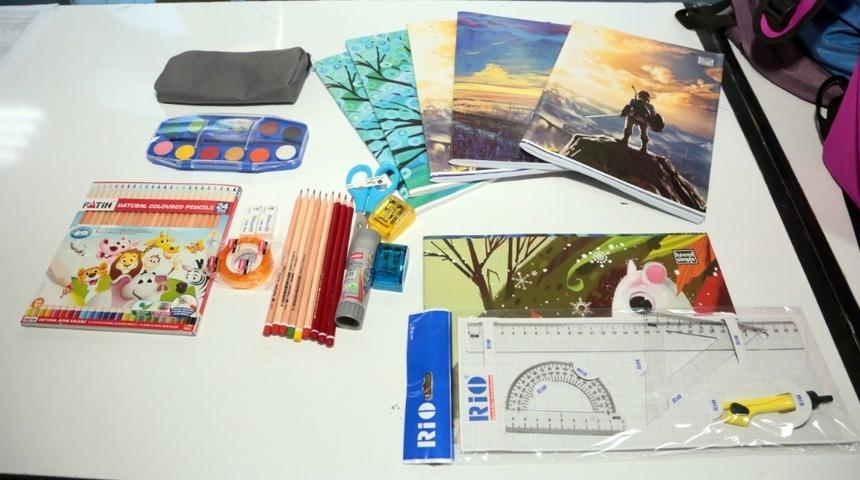 K&uuml;&ccedil;&uuml;k&ccedil;ekmece&rsquo;de &ouml;ğrencilere kırtasiye desteği