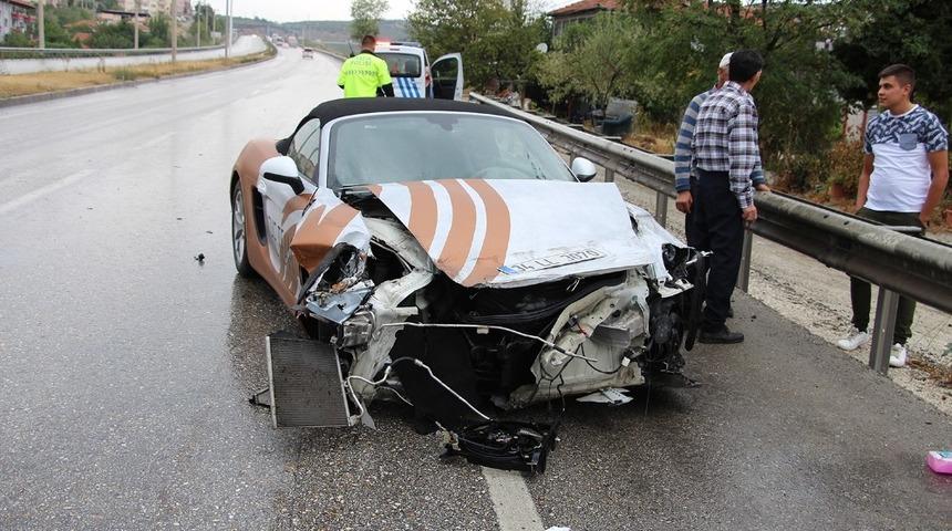 L&uuml;ks ara&ccedil; hurdaya d&ouml;nd&uuml;