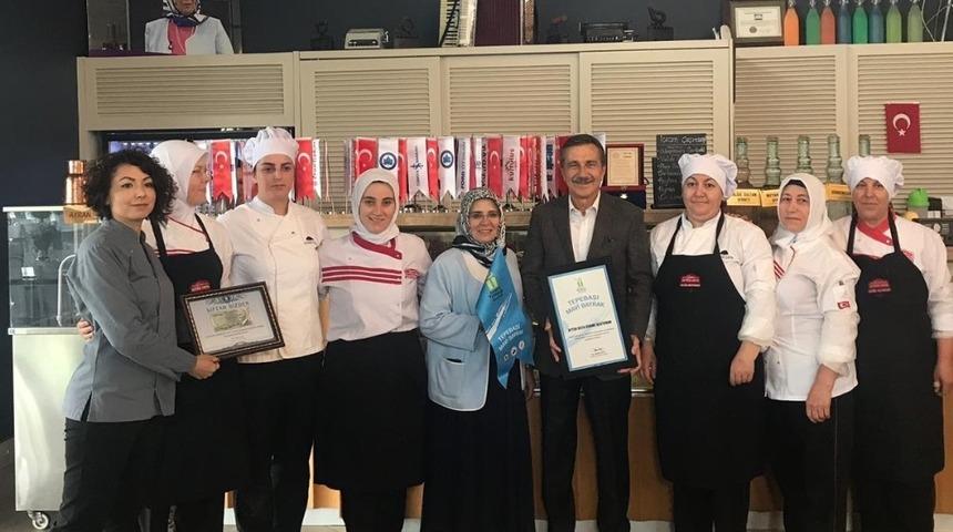 Ayten Usta&rsquo;ya &lsquo;Mavi Bayrak&rsquo;