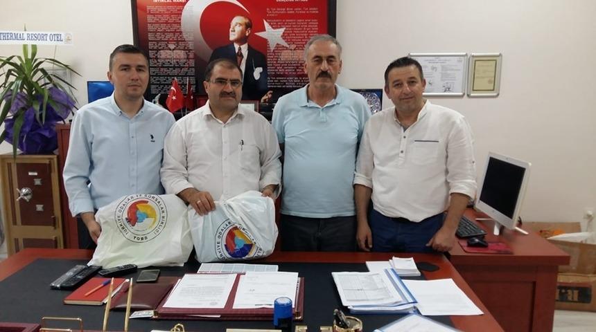 Tavşanlı Ticaret ve Sanayi Odası&rsquo;ndan Emetli &ouml;ğrencilere giyim yardımı