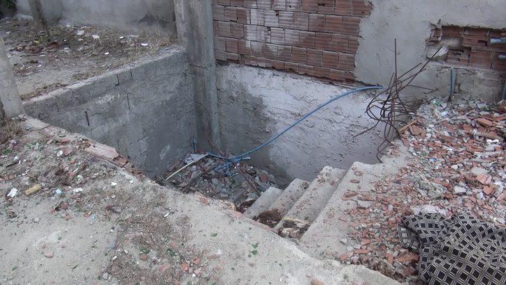 Mahallelinin korkulu rüyası olan binaya baskın! Gözaltına alındılar G2