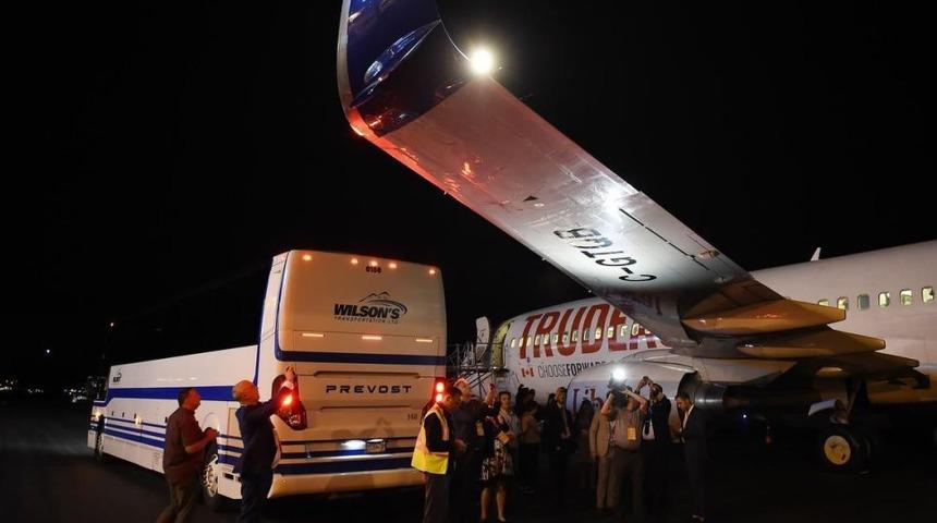 Başbakan'ın uçağına otobüs çarptı!