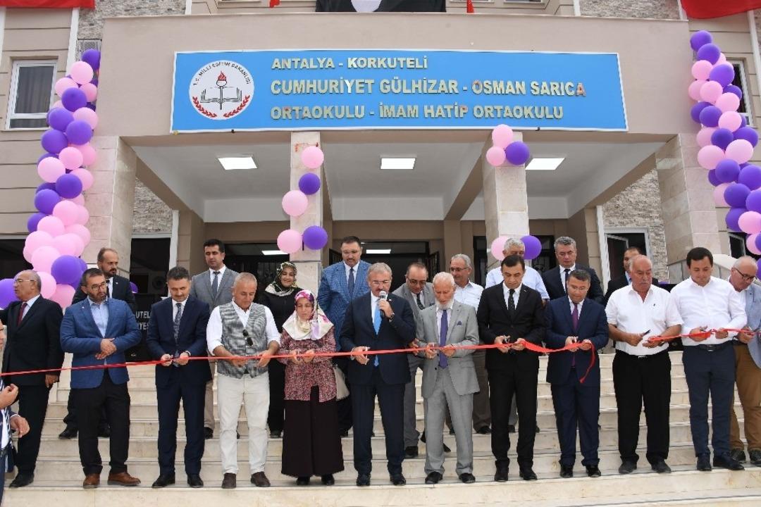 Vali Karaloğlu: " İyi yetişmiş insan bir &uuml;lkenin en b&uuml;y&uuml;k g&uuml;c&uuml;d&uuml;r"