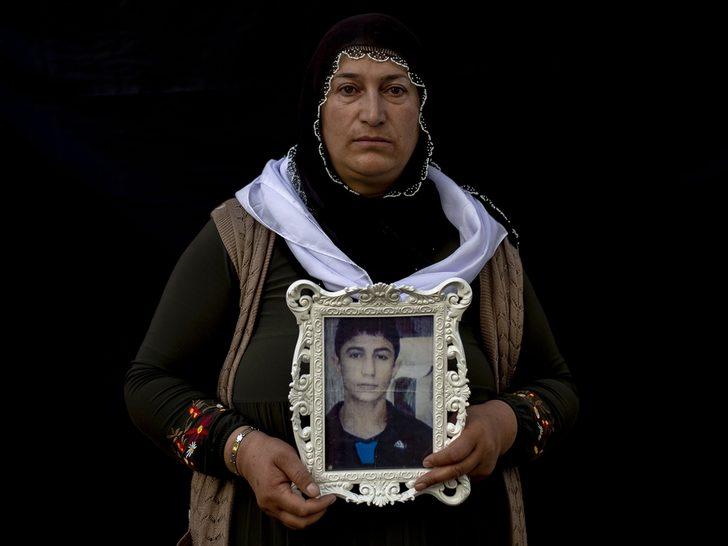 Ailelerin Diyarbakır'da HDP önündeki oturma eylemi sürüyor G1