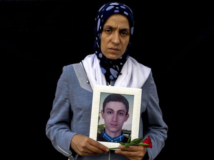 Ailelerin Diyarbakır'da HDP önündeki oturma eylemi sürüyor G3