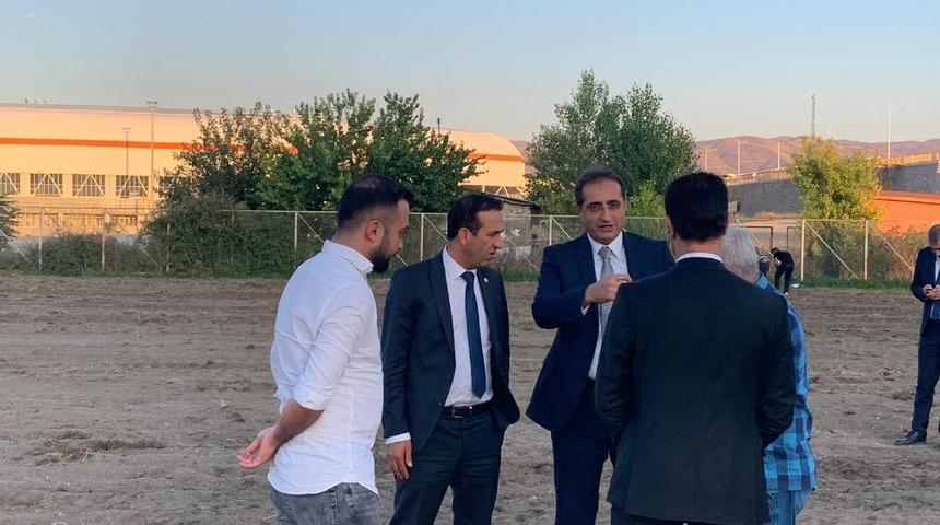 Yeni Malatyaspor y&ouml;netimi Futbol K&ouml;y&uuml; projesindeki &ccedil;alışmaları yerinde inceledi