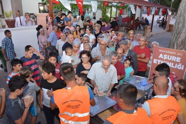 Torbalı Belediyesinden aşure etkinliği