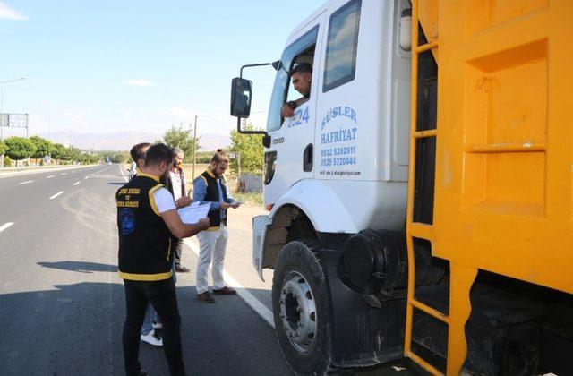 Belediyeden kaçak hafriyat dökümüne karşı sıkı denetim