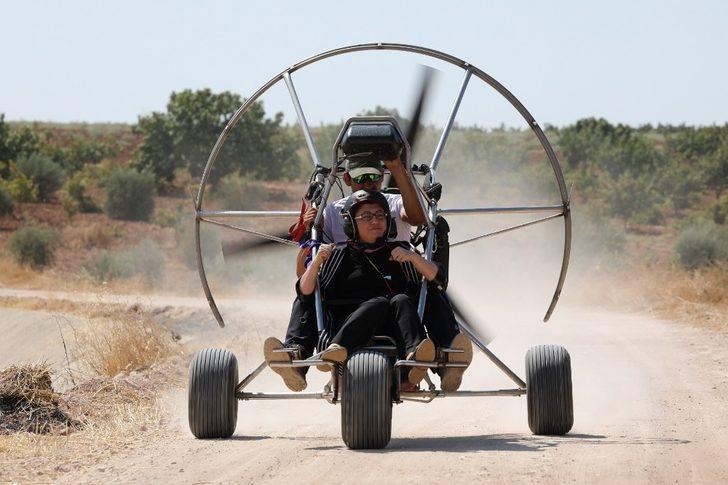 Başkan Fatma Şahin, gurme ve gastronomi yazarları ile birlikte fıstık topladı G5