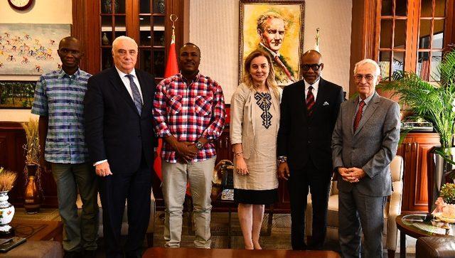 İzmir B&uuml;y&uuml;kşehir&rsquo;e Afrika&rsquo;dan ziyaret 1