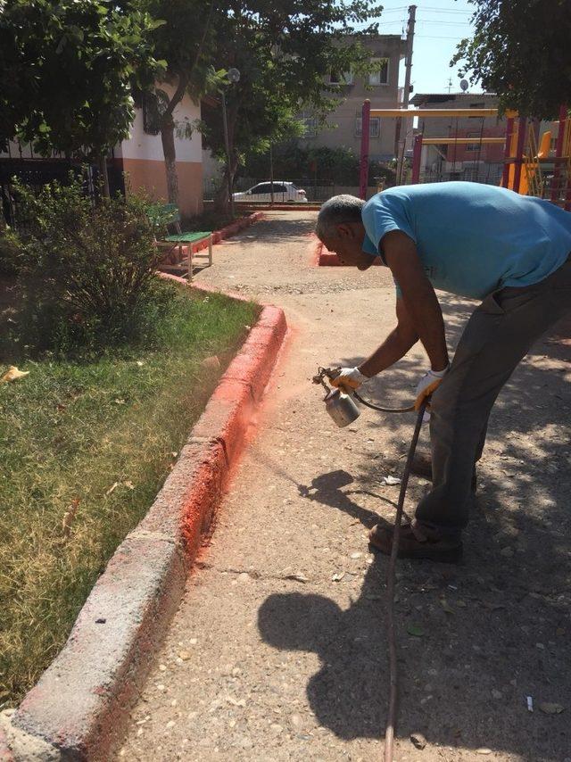 Toroslar’da çevre düzenlemesi çalışmaları sürüyor