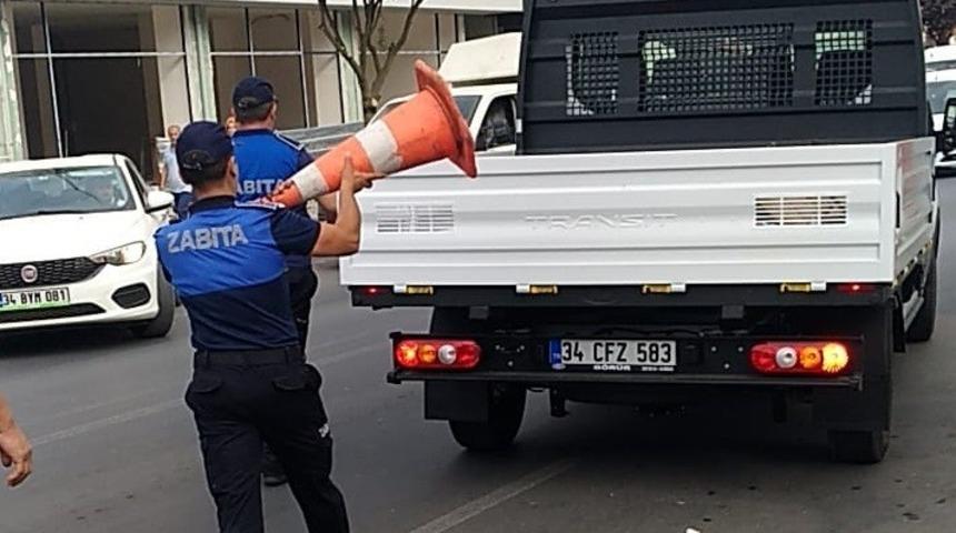 D&uuml;zce Belediyesi izinsiz bırakılan levha ve dubalar kaldırıldı