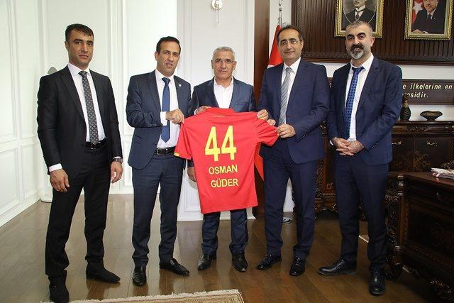 Başkan Güder’den ’Futbol köyü’ projesine destek