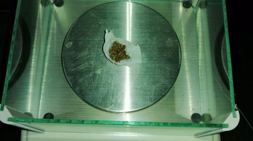 Zor kullanılarak polis merkezine getirildi, üzerinden uyuşturucu çıktı