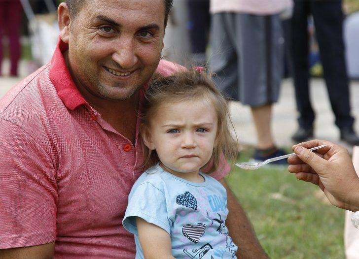 5 bin kişiye ay yıldızlı aşure ikram edildi G4