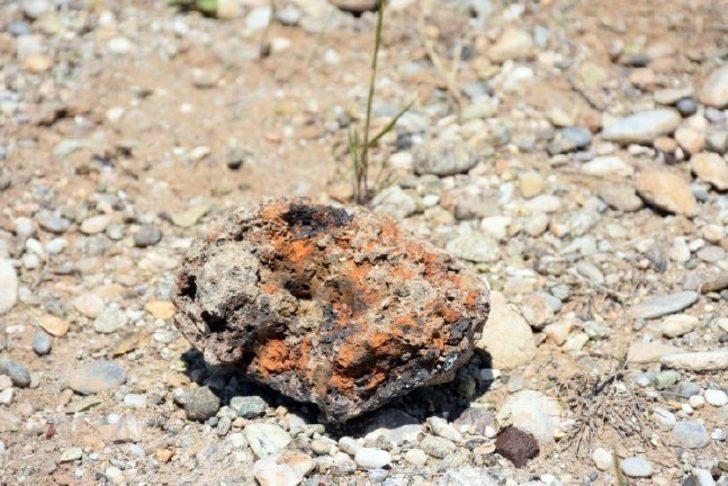 Baraj kenarında gezerken meteor taşı buldu G1