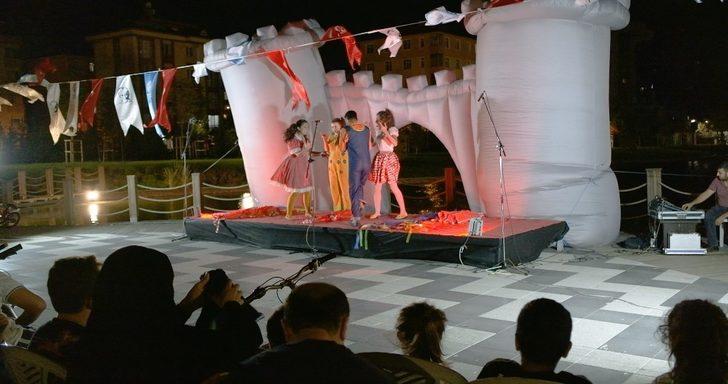 Maltepe Tiyatro Festivali’nde 6 oyun birden sahnelendi G3