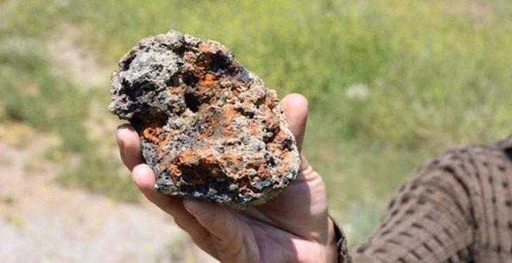 Baraj kenarında gezerken meteor taşı buldu G4