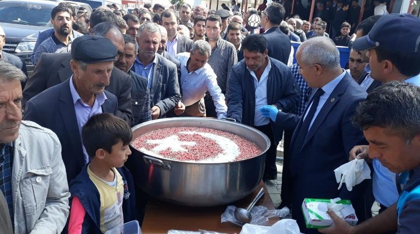Çaldıran Belediyesinden aşure ikramı