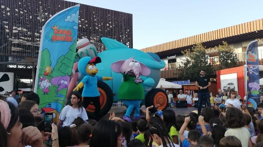 Kral Şakir, 17 Burda AVM’de yoğun ilgi ile karşılandı