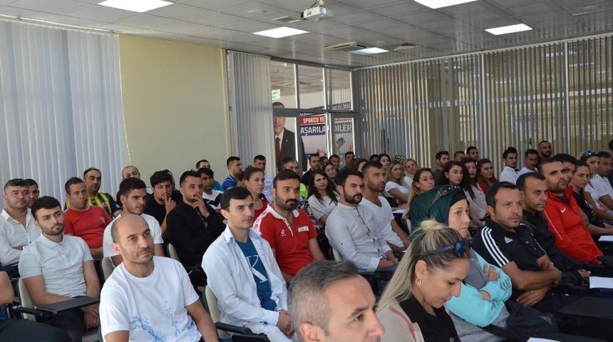 Eskici, antren&ouml;r ve sportif eğitim uzmanlarıyla buluştu