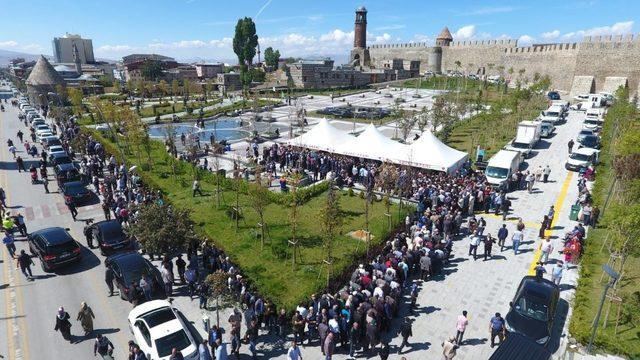 Erzurum’da binlerce vatandaşa aşure dağıtıldı
