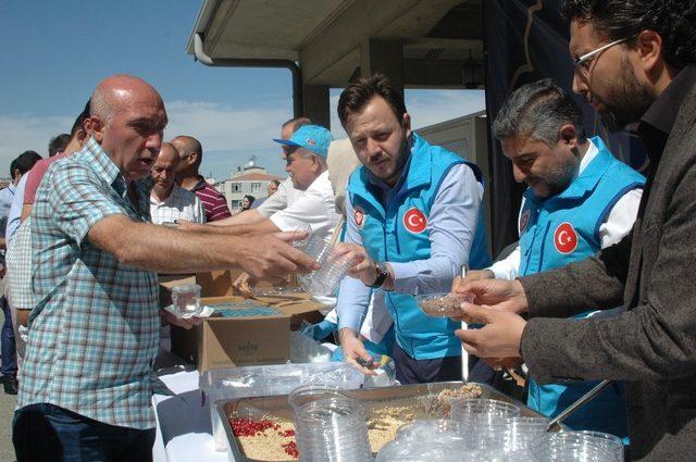 Türk Diyanet Vakfından aşure ikramı