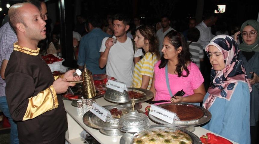 Urfa isotu ve &ccedil;iğ k&ouml;ftesi Gastroantep Festivali&rsquo;nde yoğun ilgi g&ouml;rd&uuml;