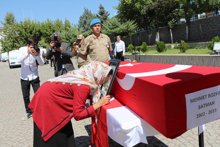 Kulp şehitleri, ağıtlarla uğurlandı G4