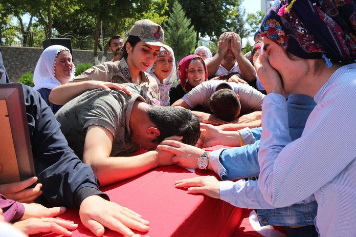 Kulp şehitleri, ağıtlarla uğurlandı G5