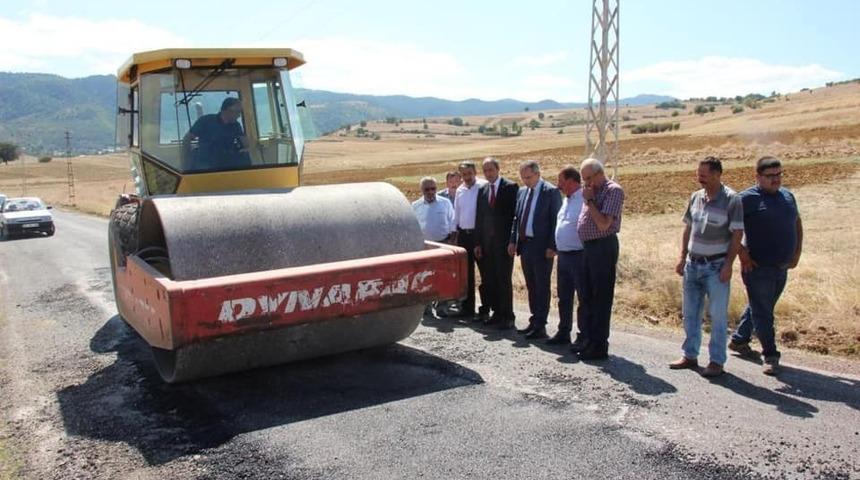 Kaymakam Pişkin, asfalt &ccedil;alışmalarını inceledi