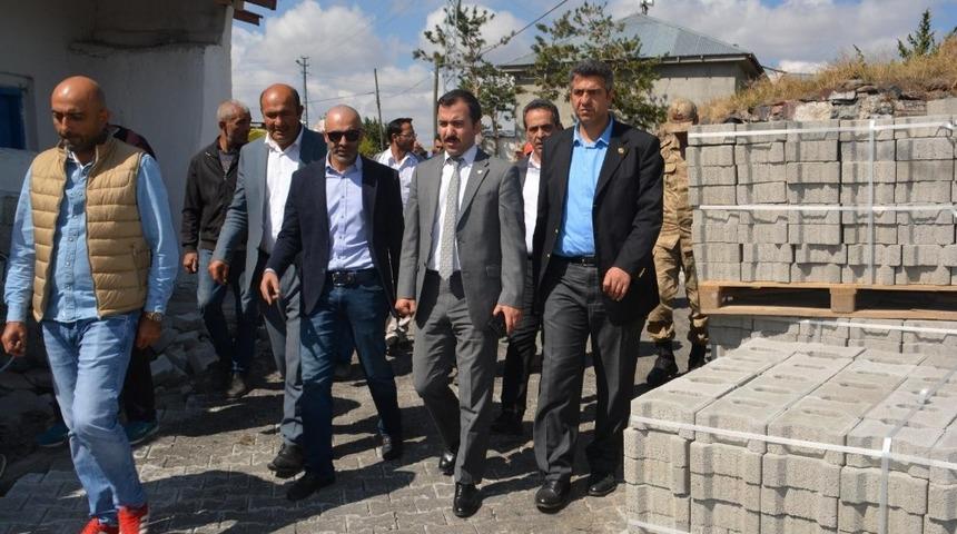 Sarıkamış&rsquo;ta k&ouml;y i&ccedil;i yollar kilit parke taşı oluyor