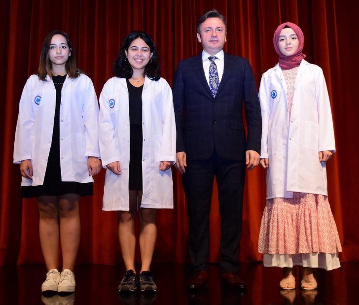 ESOGÜ Tıp Fakültesi’nin yeni öğrencileri beyaz önlüklerini giydi G4