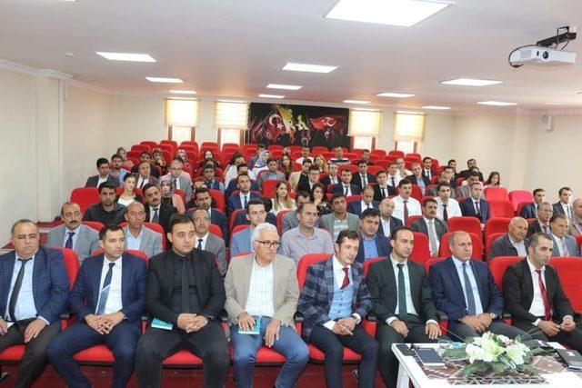 Uzman Psikolog Özkan Şenol, idareci, öğretmen, öğrenci ve velilere ‘kişisel gelişim’ semineri verdi