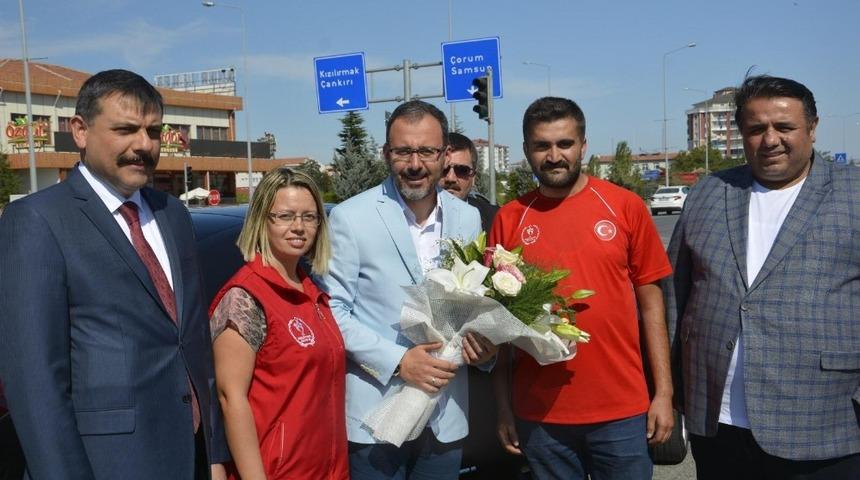 Gen&ccedil;lik ve Spor Bakanı Kasapoğlu Sungurlu&rsquo;da