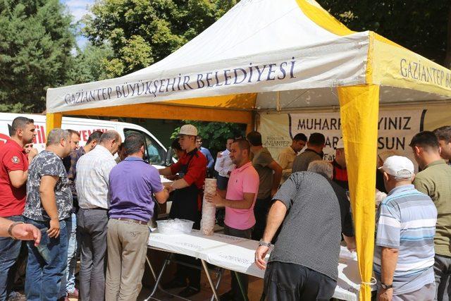 Büyükşehir, 55 bin kişiye aşure dağıtacak