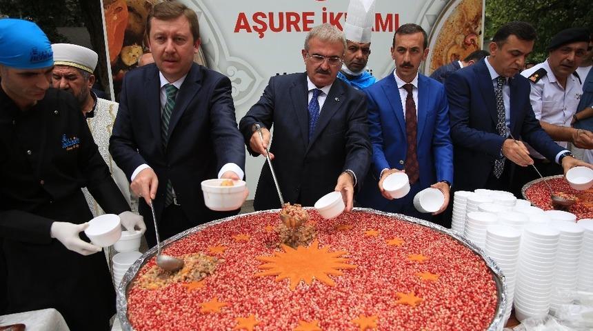 Antalya’da Cumhurbaşkanlığından aşure ikramı