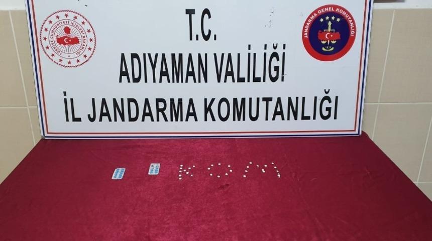 Yabancı uyruklu şahsın aracında narkotik haplar ele ge&ccedil;irildi