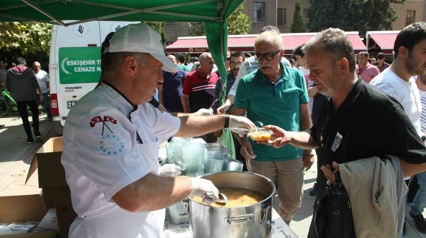 Odunpazarı Belediyesi 20 bin kişiye daha aşure dağıttı