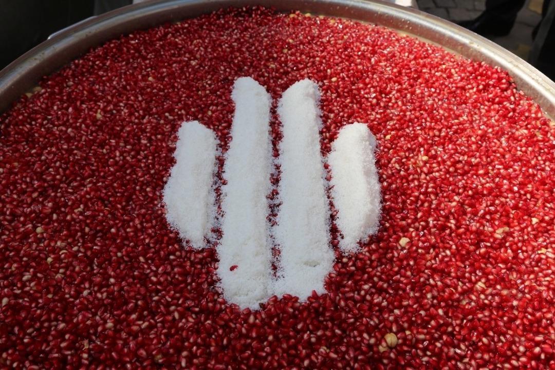 &Uuml;mraniye&rsquo;de dev kazanlarda 10 bin kişiye aşure dağıtımı havadan g&ouml;r&uuml;nt&uuml;lendi