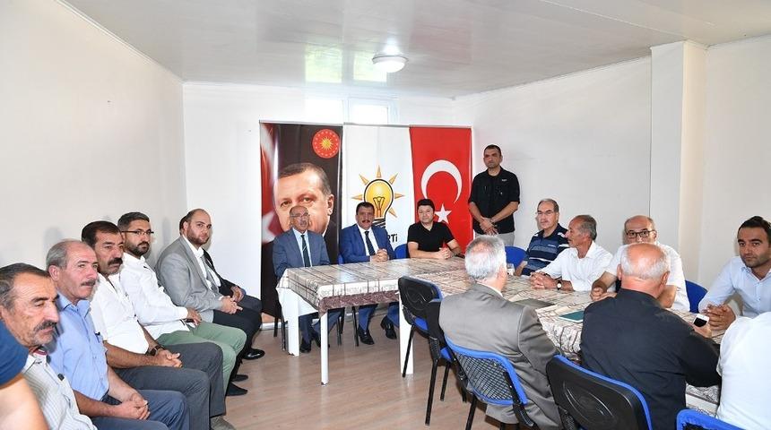 Başkan G&uuml;rkan Ak&ccedil;adağlı muhtarla bir araya geldi