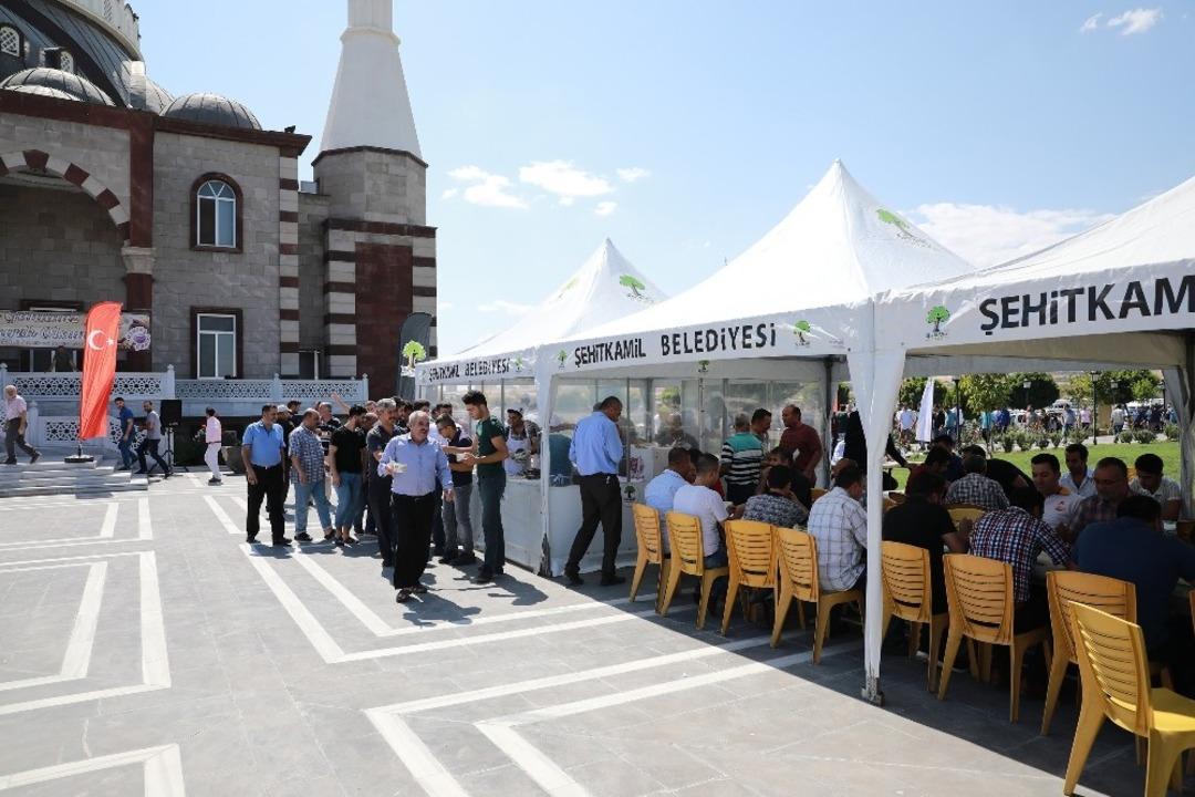 Cuma namazı sonrası aşure ikramı edildi