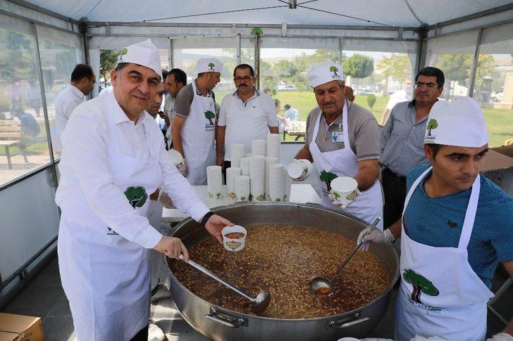 Cuma namazı sonrası aşure ikramı edildi G3