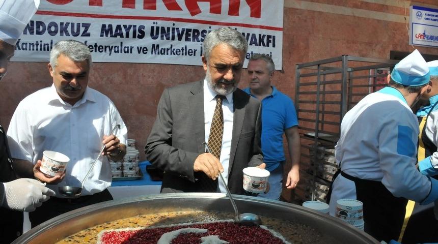 OMÜ’den aşure ikramı