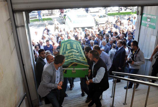 AK Parti'li vekiller, Sadettin Aka'nın cenaze törenine katıldı
