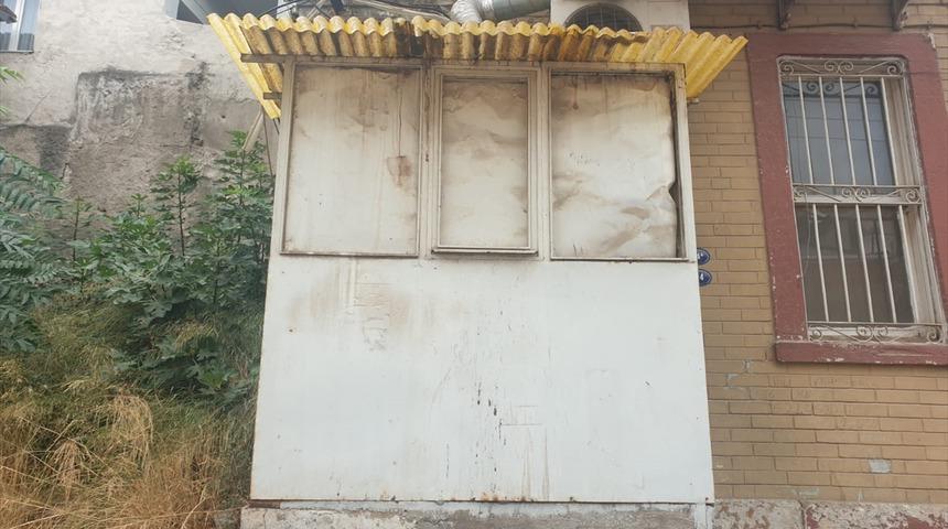 &Ccedil;ığlık sesleri ekipleri harekete ge&ccedil;irdi! &Ccedil;ıplak halde domuz bağıyla bağlanmış...