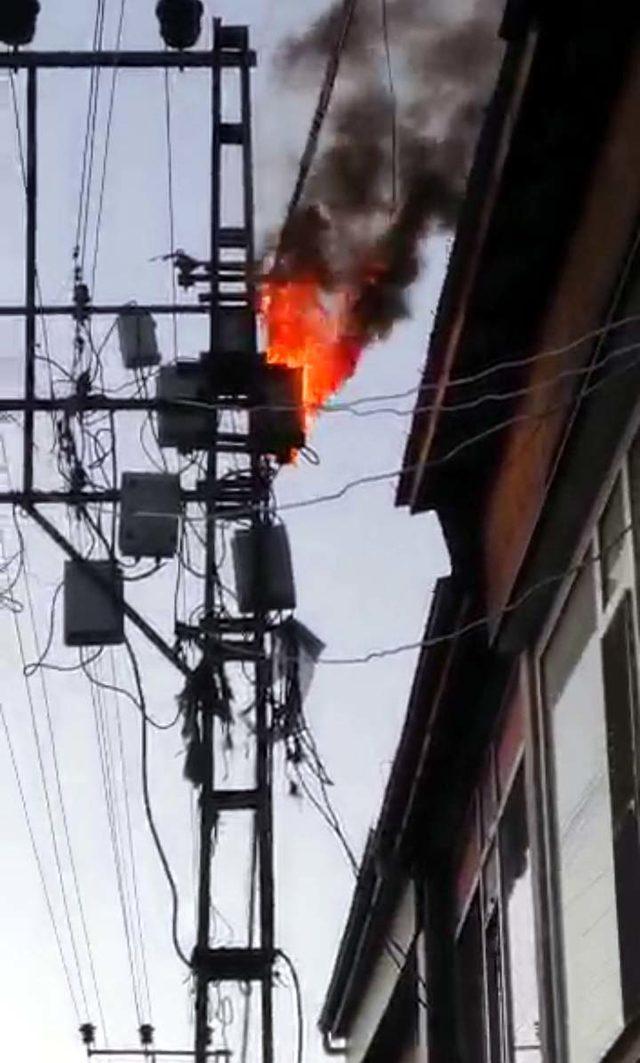 Erciş'te, elektrik direğindeki patlama paniğe neden oldu