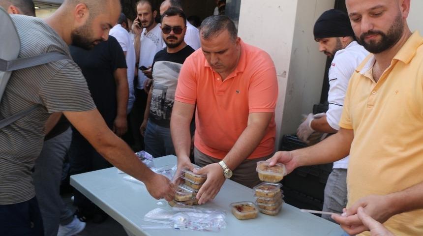 &Ccedil;ebi Grup vatandaşlara aşure dağıttı